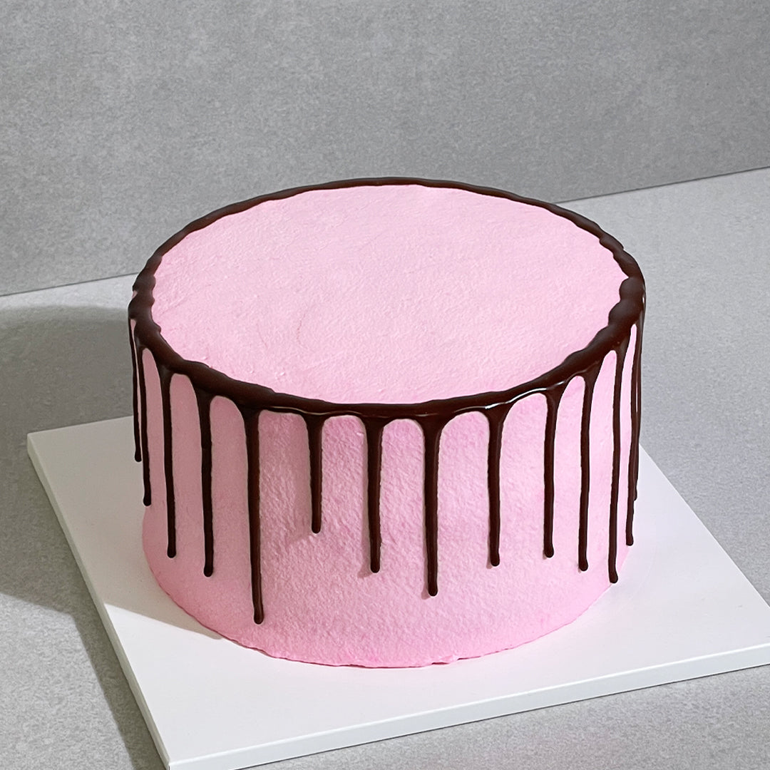 B13. Edge Choco Drip Cake