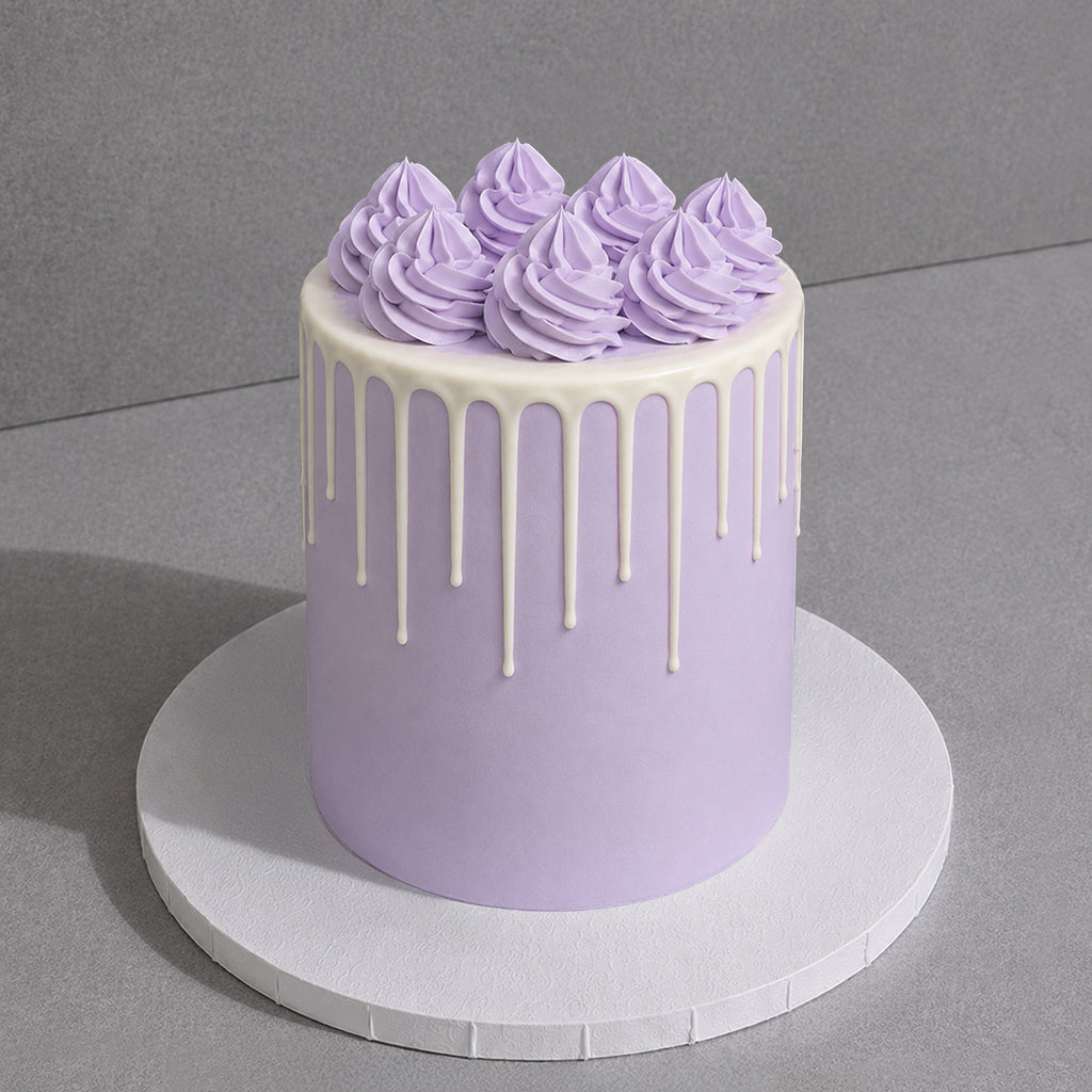 B11. Cream Choco Drip Cake